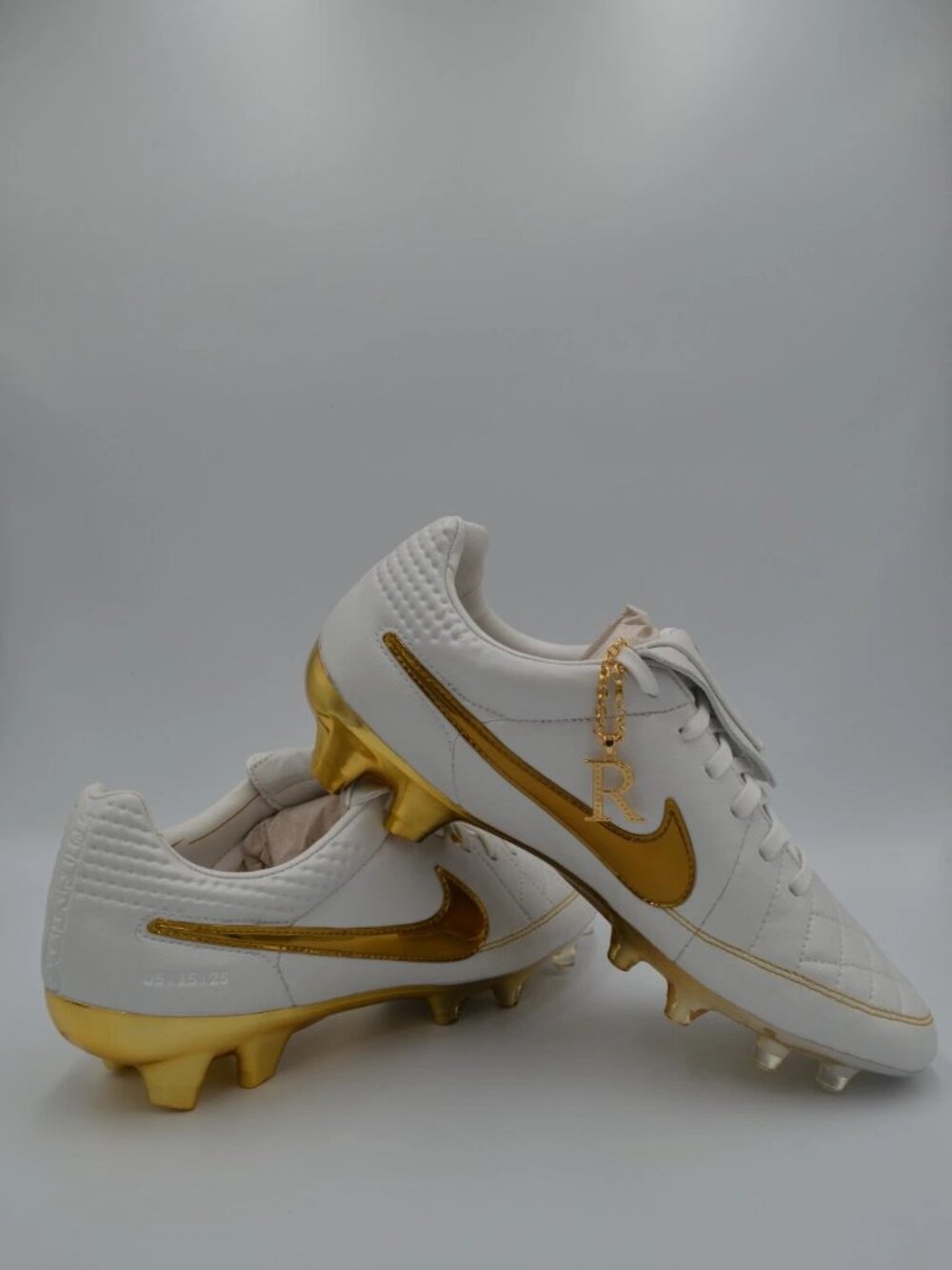 Nike Tiempo Legend SE Gold White Firm-Ground Low-Top Football Boots